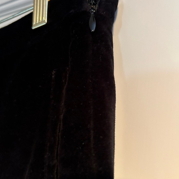 Boden,Black Velvet crop Pant,sz 10,worn once,per. cond.side zipper,side pockets - Picture 8 of 10